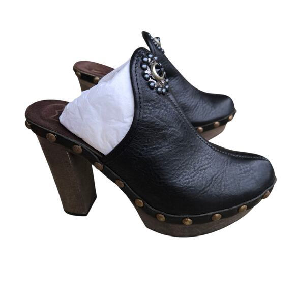 Hollywood Trading Company Womens EU Sz 39 Black Leather Heel Clogs Studded - Picture 1 of 15